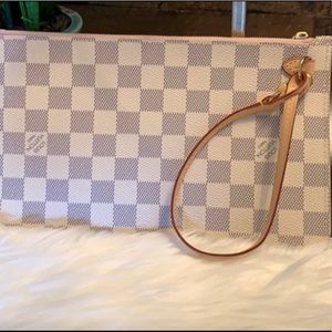 100% guarantee authentic Neverfull clutch
